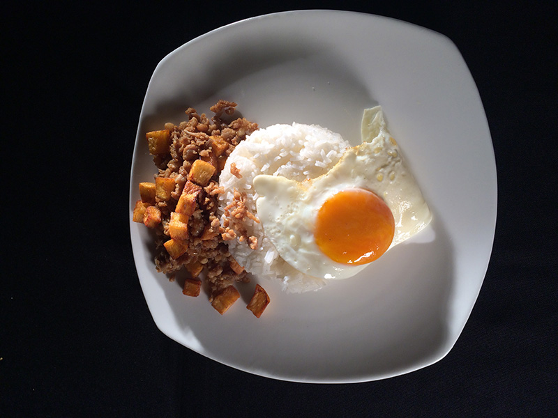 免治豬肉跟飯